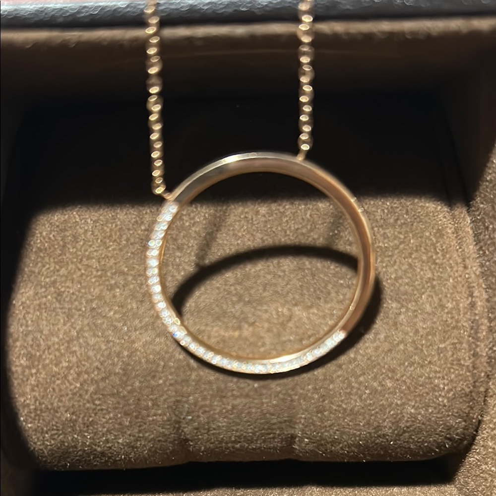 Michael Kors NWOT Elegant Gold Circle Pendant Necklace with CZ’s